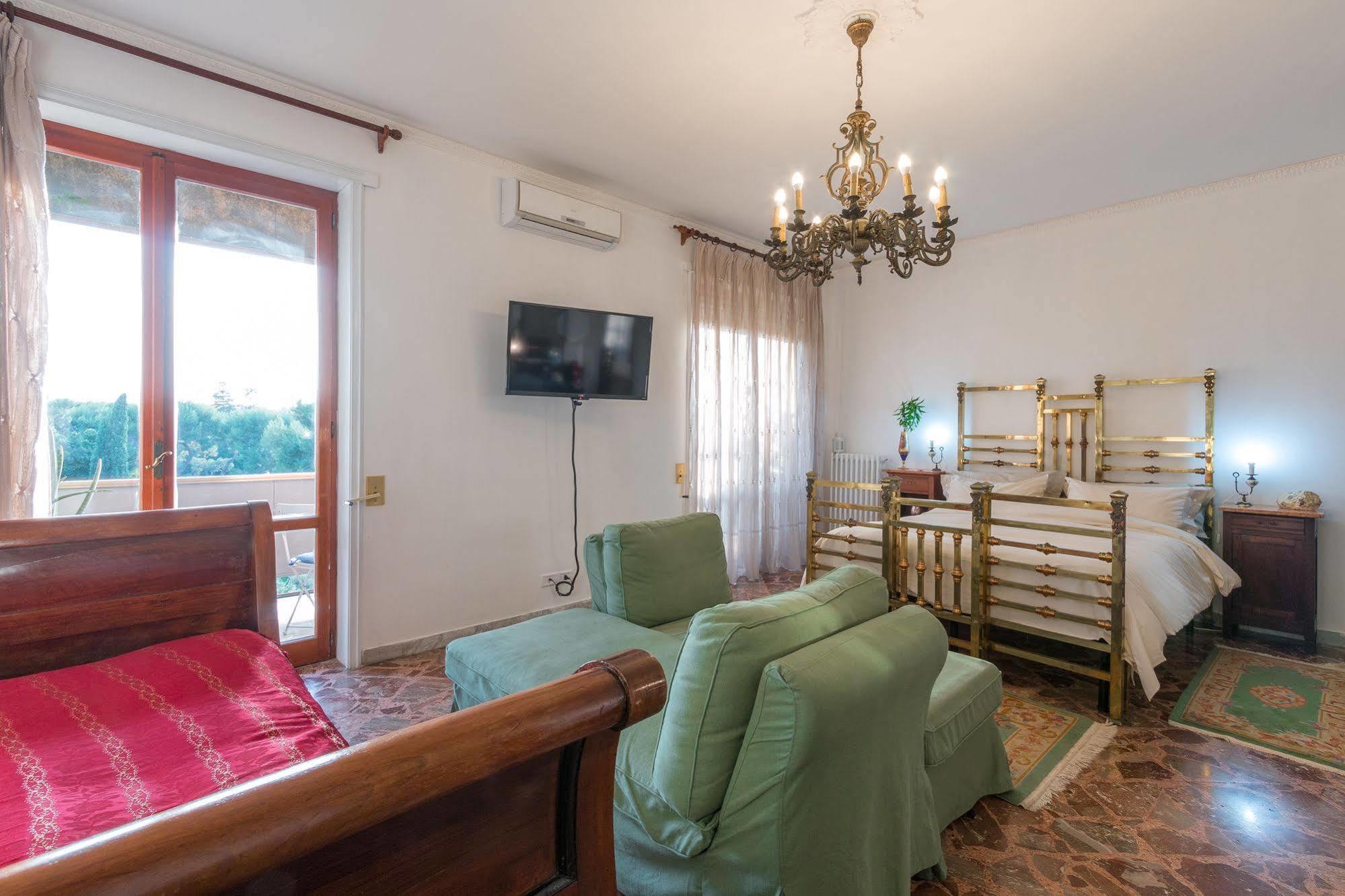 Larala' Bed & Breakfast Лече Екстериор снимка