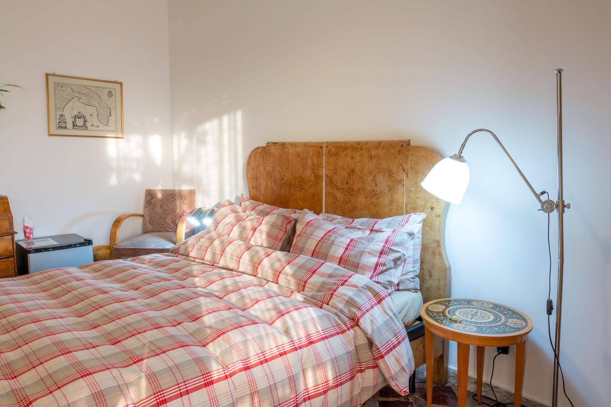 Larala' Bed & Breakfast Лече Екстериор снимка